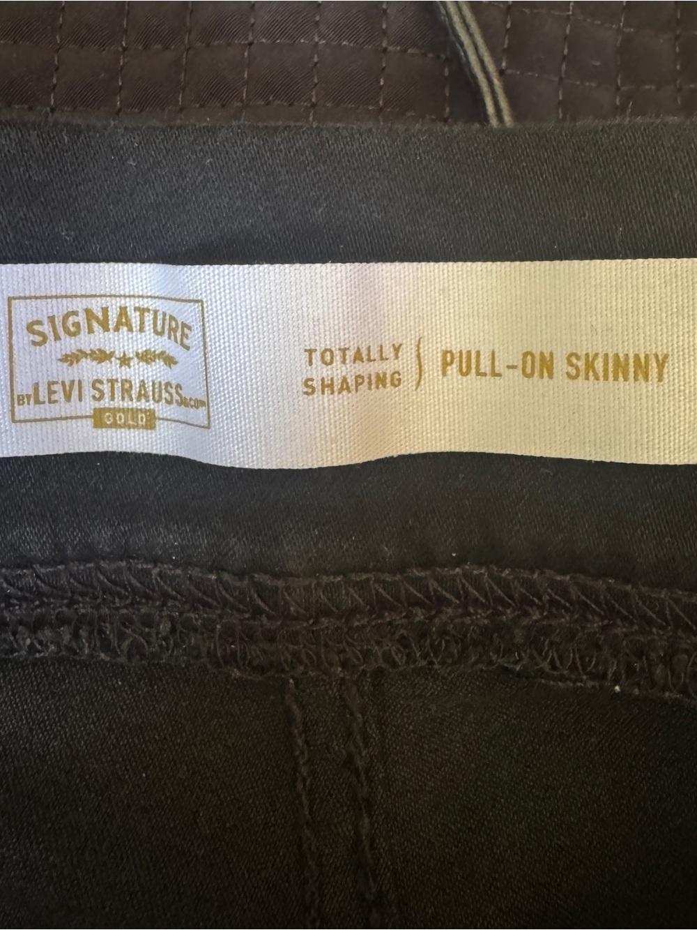 Levi’s Signature Gold Totally Shaping Pull On Skinny Jeans Black 8 Short - Picture 6 of 15
